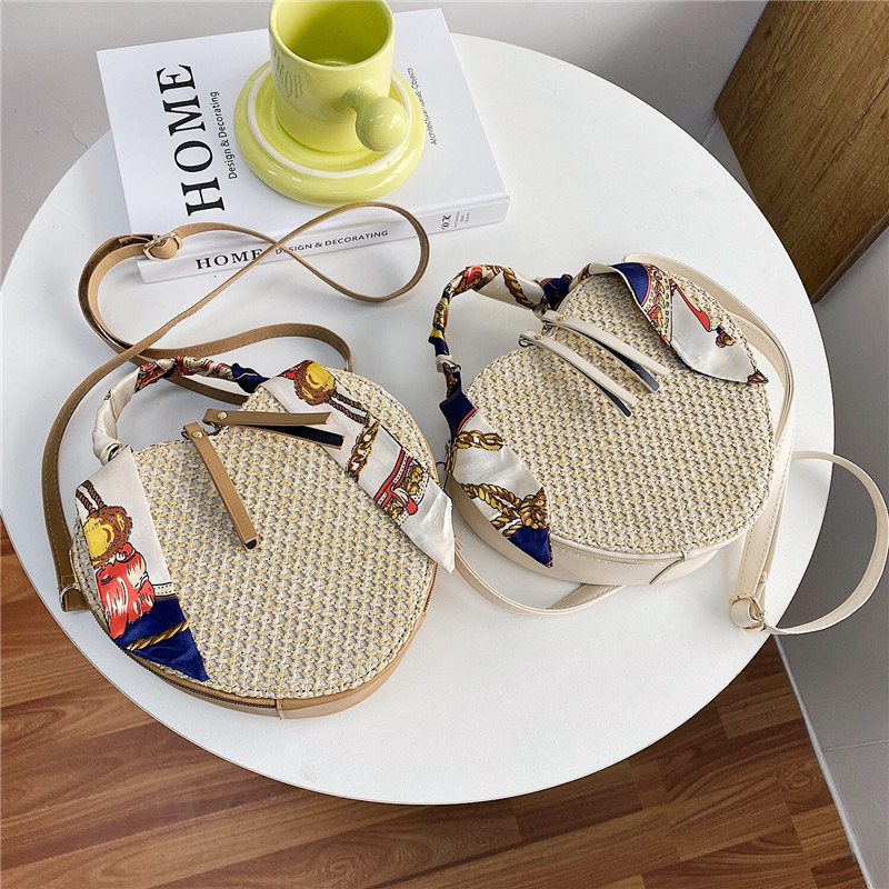 New cross-border woven bags for women: A fresh and cute girl's ribbon hand-held crossbody single-shoulder heart-shaped beach bag Application Scenario