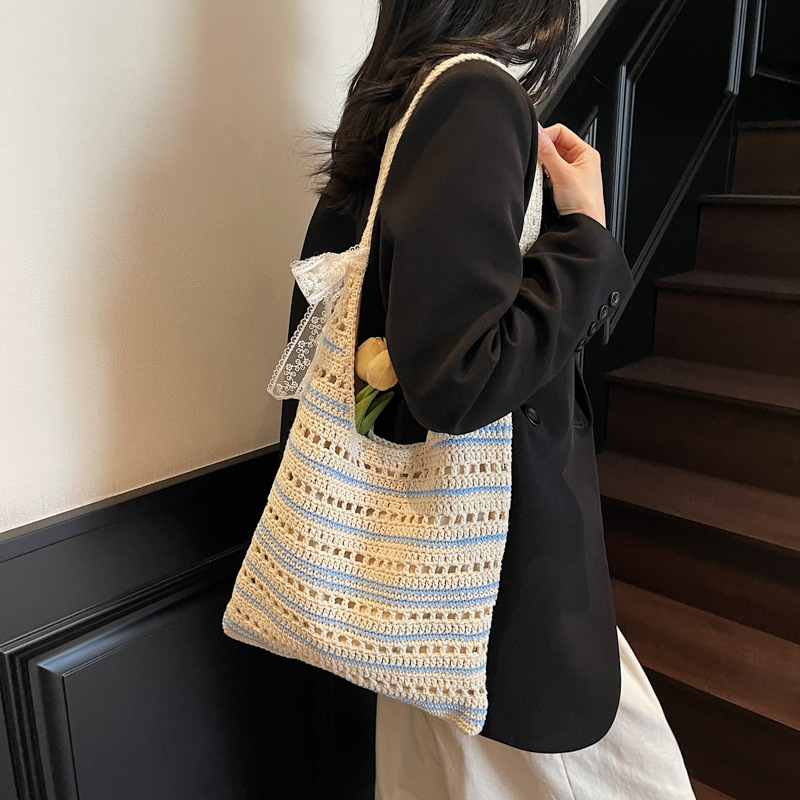 Casual large-capacity bucket bag for women 2025 summer, new knitted hollowed-out underarm bag, striped versatile commuter single-shoulder bag Application Scenario