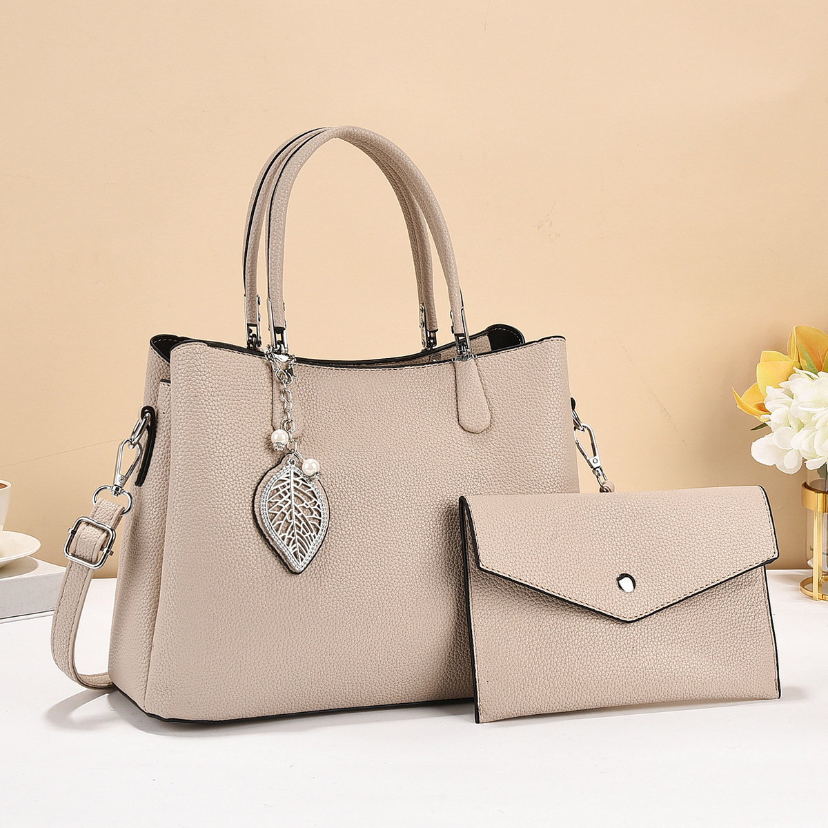 Summer foreign trade women's single-shoulder crossbody bag, new women's bag manufacturer, foreign trade fashionable and versatile trend details Picture
