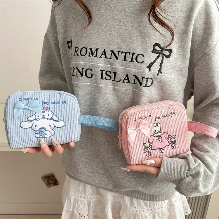 Wholesale Sanrio Kuromi coin purges, portable keys, storage handbags, cartoon fabric cosmetic bags for women Application Scenario
