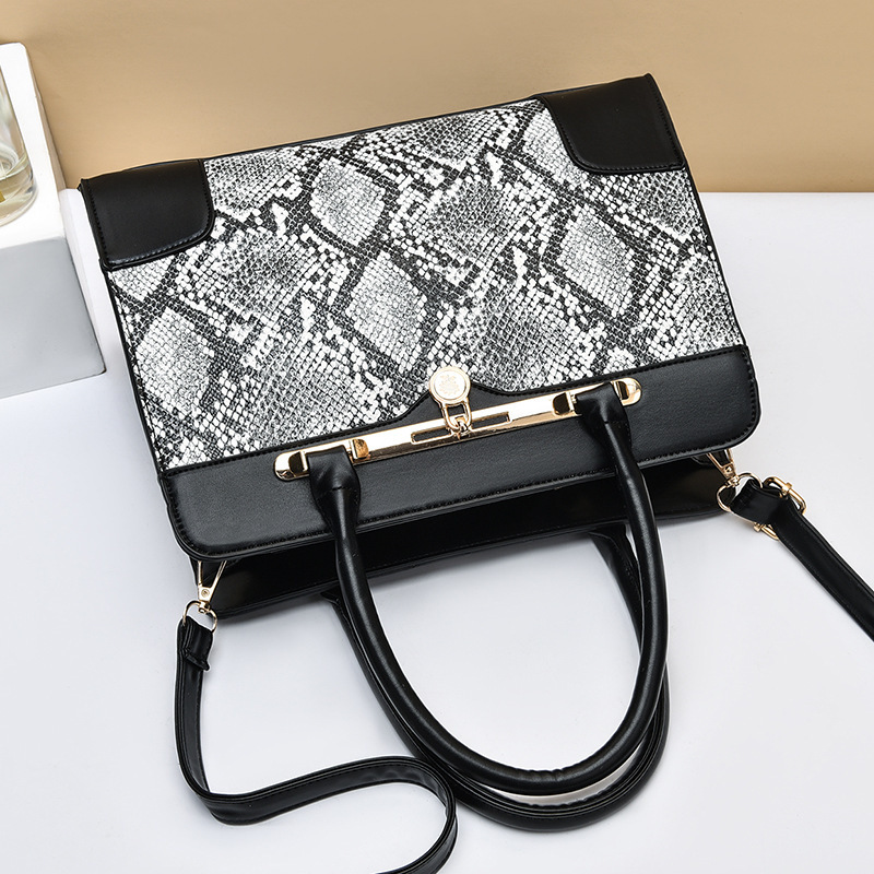 The new 2024 snake-patterned women's handbag for foreign trade features a large-capacity, high-quality single-shoulder bag and a fashionable crossbody bag that is niche details Picture
