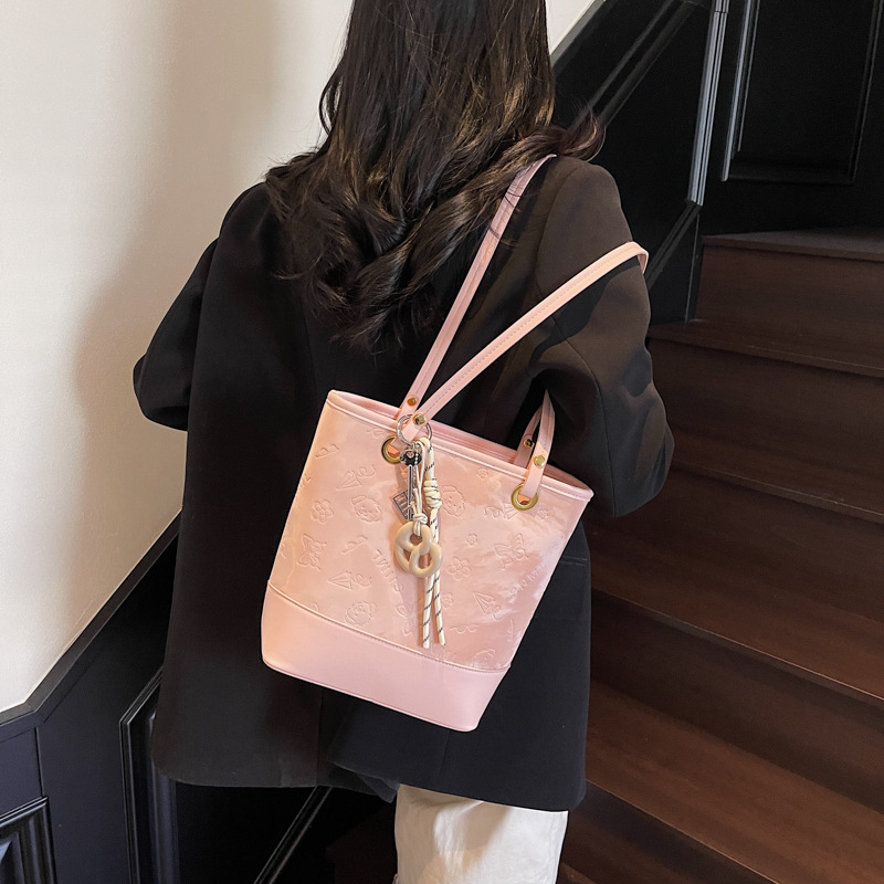 Korean style single-shoulder underarm bag for women 2025 new retro niche commuting bag with large capacity hand-held bucket bag Specification drawing