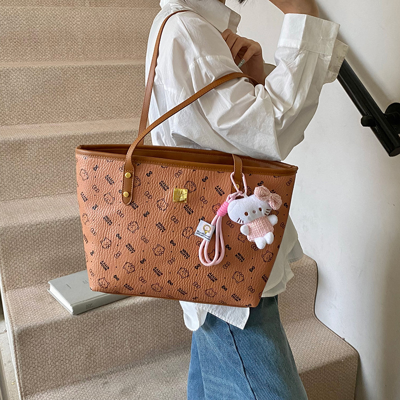 High-end printed large-capacity tote bag for women 2025 new style, fashionable and versatile underarm bag, trendy commuting single-shoulder bag Application Scenario