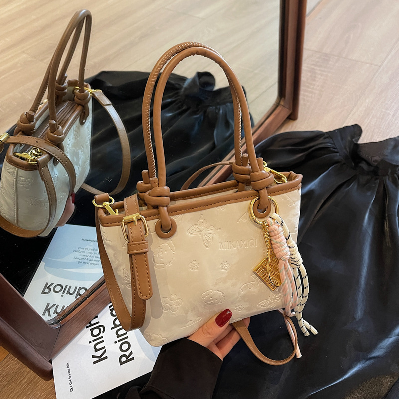 Trendy and versatile hand-held bucket bag for women 2025 new style, fashionable and casual single-shoulder bag, high-end commuting crossbody bag for women full figure