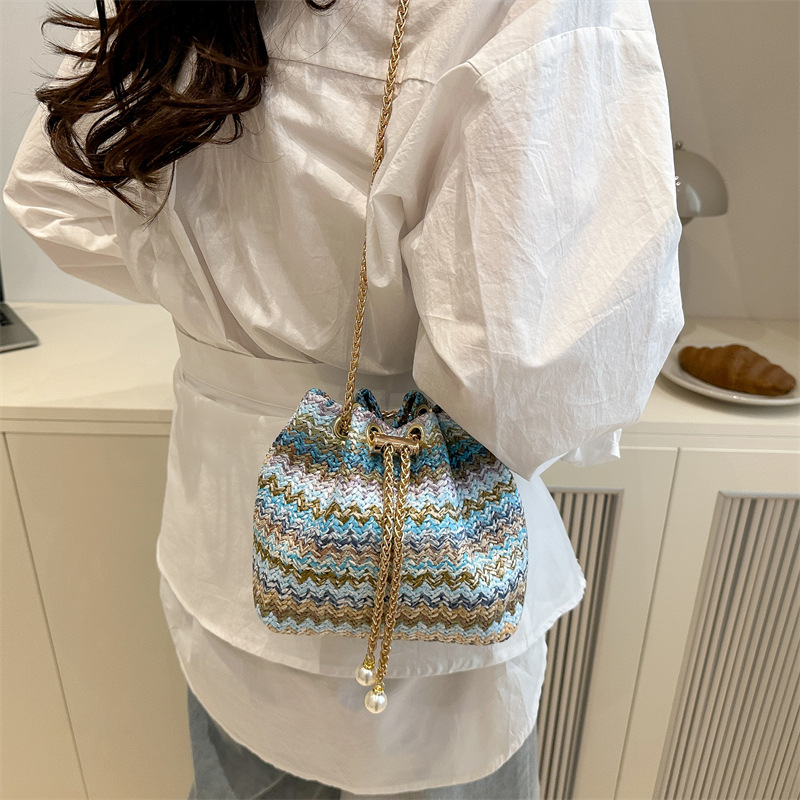 Fashionable ethnic style straw woven bucket bag for women, 2025 summer new color-blocking single-shoulder bag, trendy chain crossbody bag Specification drawing