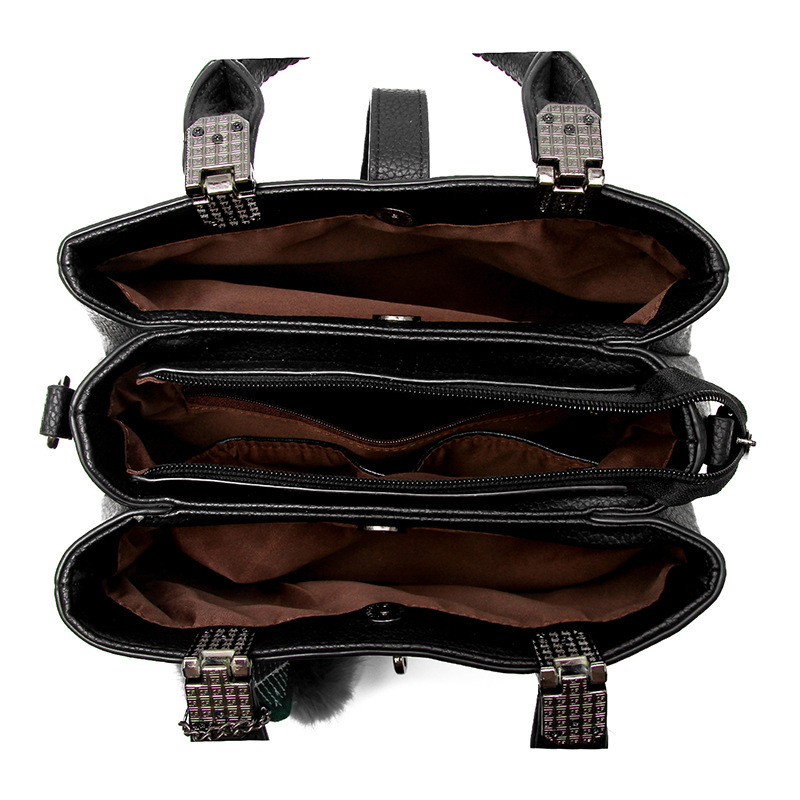 Middle-aged women's handbags, women's crossbody bags, 2022 new European and American fashion single-shoulder bags, bags for middle-aged and elderly mothers Application Scenario