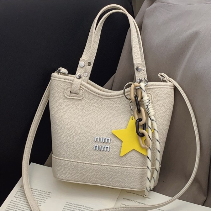 A new 2025 fashionable large-capacity hand-held bucket bag with lychee pattern, a high-end commuter versatile single-shoulder crossbody bag for women full figure