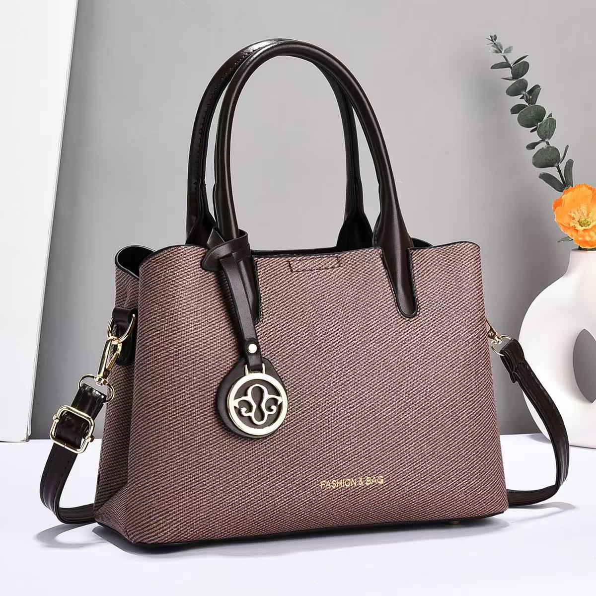 Versatile bestsellers, new summer 2024 fashionable handbags, middle-aged women's bags, crossbody bags, and elegant mom bags full figure