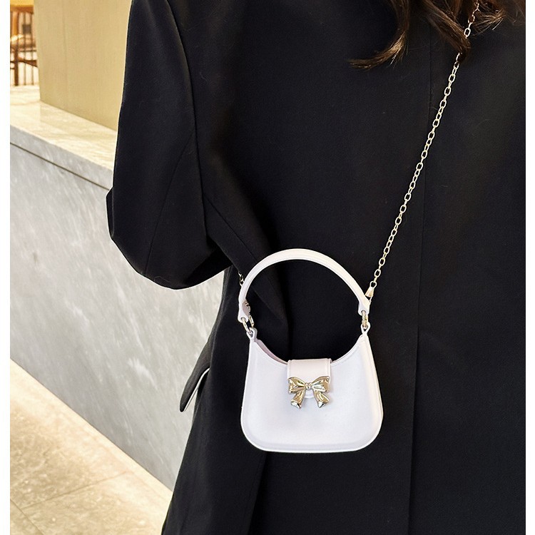 2025 New style jelly bag, bow bag, wandering bag, Moon bag, daily versatile children's bag, single-shoulder crossbody women's bag Application Scenario