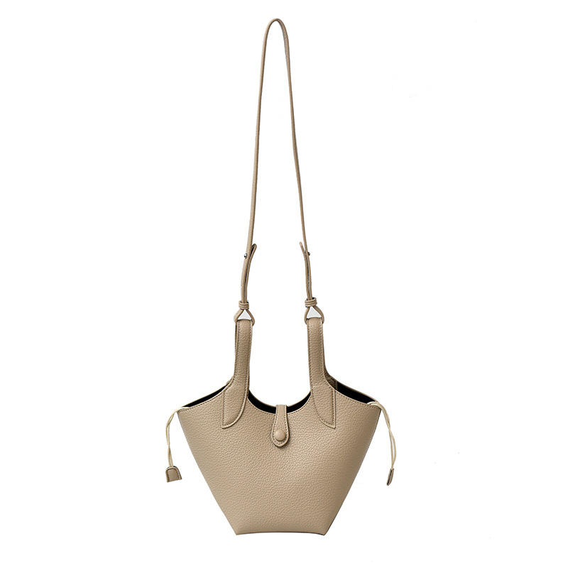 A niche quality underarm bag for women, a new spring 2025 bucket bag, a simple single-shoulder crossbody vegetable basket bag Item Picture