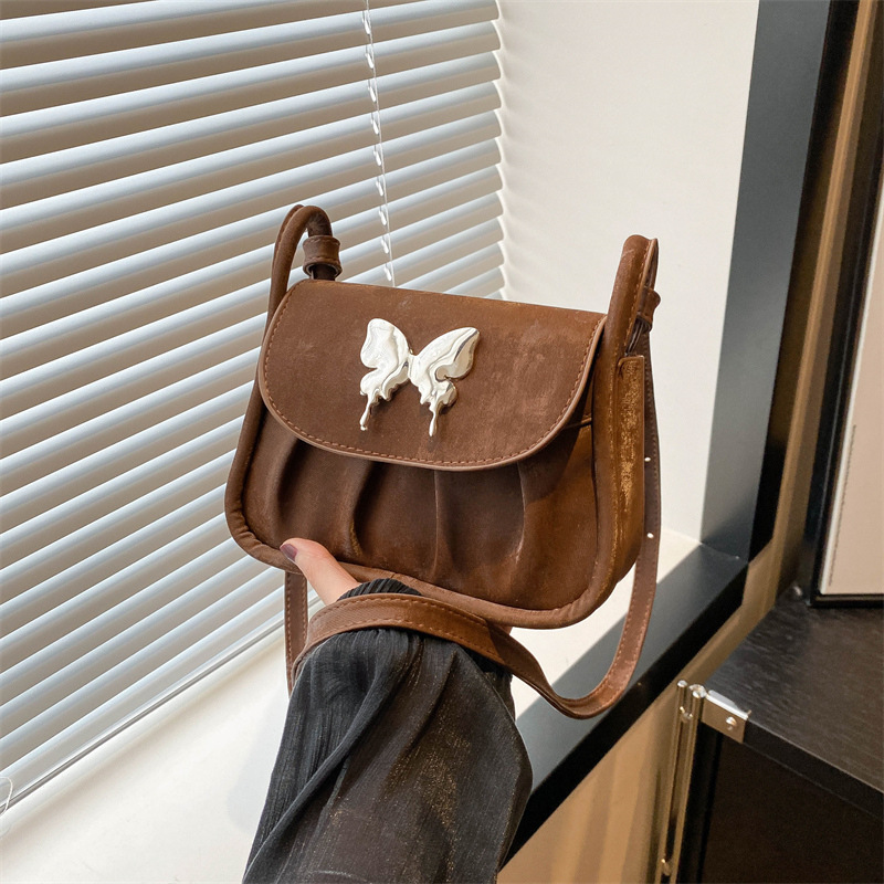 Fashionable pleated small bag for women, 2024 new autumn and winter bow saddle bag, high-end quality commuter crossbody bag full figure