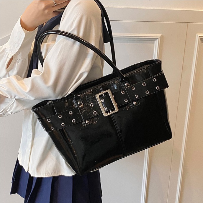 Large-capacity commuter handbag for women, 2025 new Spring/Summer fashion tote bag, Korean style simple single-shoulder armpit bag full figure