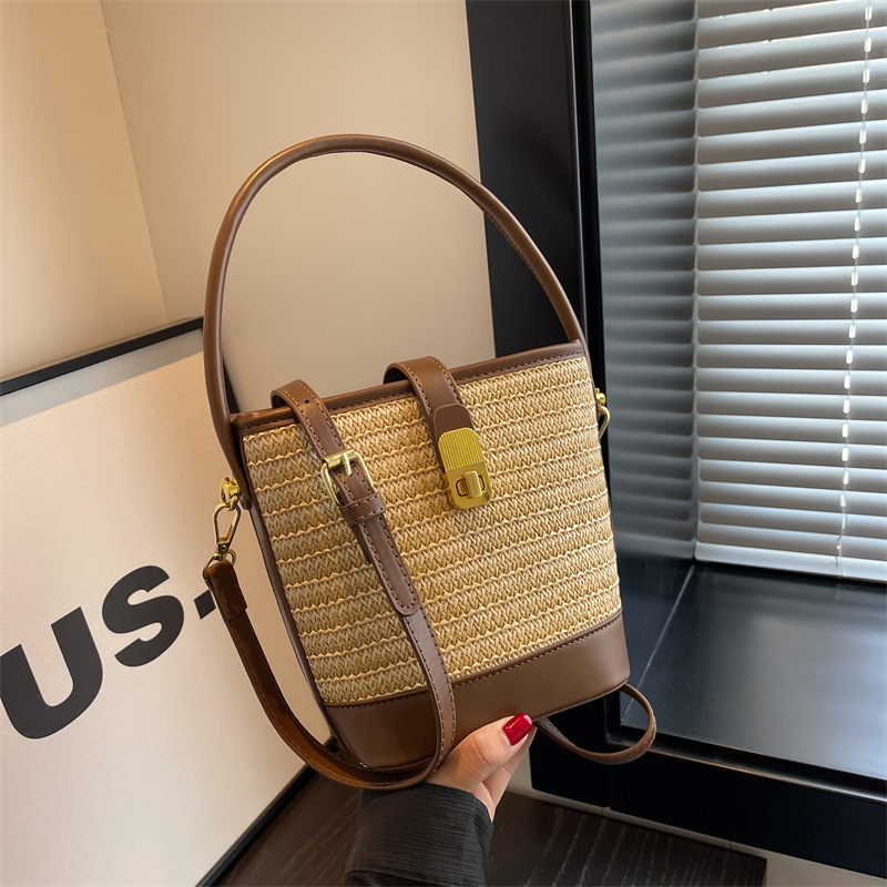 Fashionable hand-held woven bag for women, 2025 new high-end texture straw woven bag, single-shoulder crossbody bag, casual bucket bag full figure