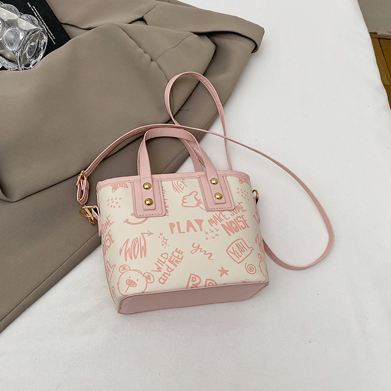 Large-capacity underarm bag, cute cartoon printed single-shoulder bag, new sweet and artistic tote bag for autumn and winter 2024 Application Scenario