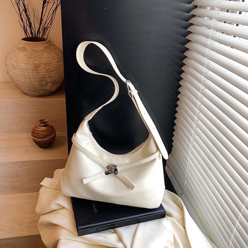 This year's trendy bags for women are the 2024 new retro and niche design single-shoulder underarm bag and casual dumpling bag details Picture