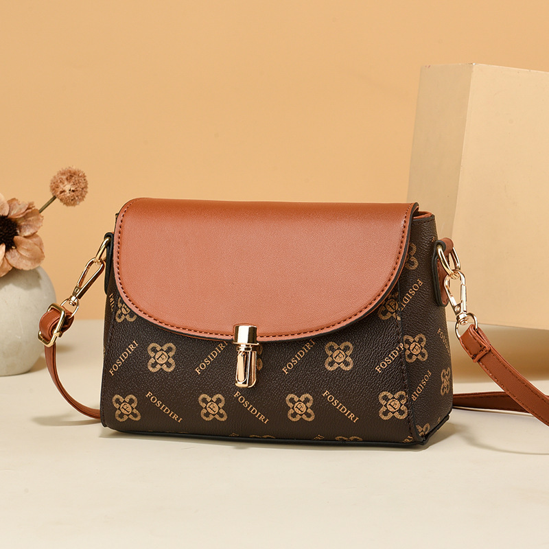 New trendy autumn and winter ins Korean style versatile small bags in stock. Ladies' stylish single-shoulder crossbody bag, small square bag, women's bag full figure