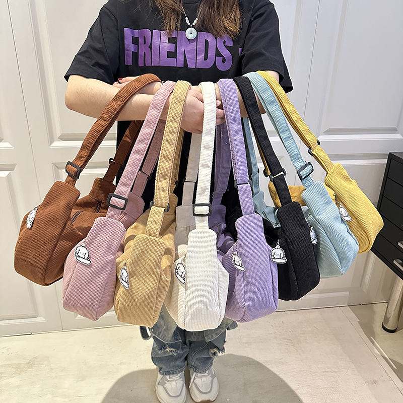 A new Korean-style candy-colored ins artistic cross-border student versatile, simple and everyday women's single-shoulder crossbody bag Application Scenario