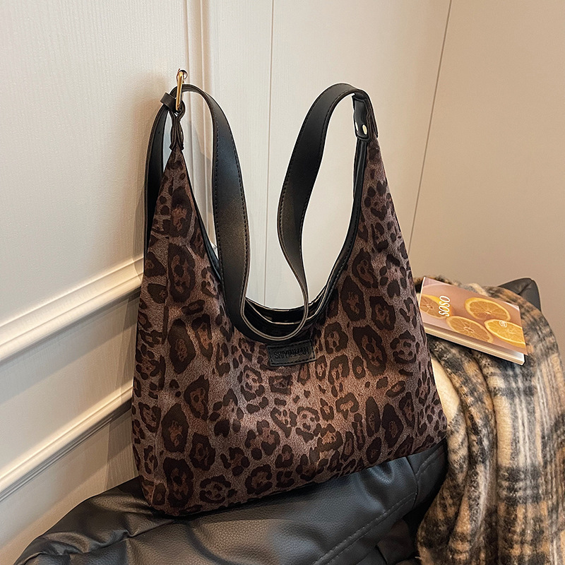 Leopard print women's large-capacity 2024 new casual single-shoulder shopping bag, fashionable and versatile tote bag for work and commuting details Picture