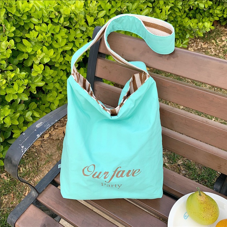 Fashionable letter striped double-sided canvas bag for women, 2025 new Korean-style ins casual tote bag, single-shoulder bucket bag full figure