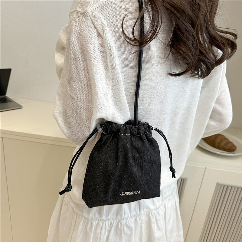 The 2025 summer new stylish, simple bucket bag is a trendy and niche design for women's single-shoulder crossbody Specification drawing