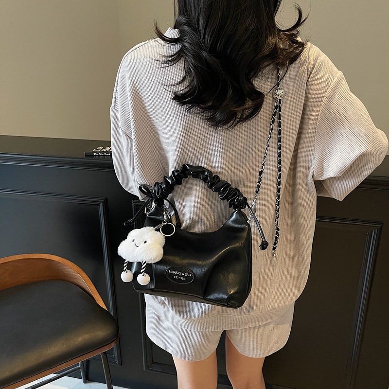 The 2025 new Spring/Summer fashion pleated hand-held small square bag is a trendy and versatile single-shoulder bag for women, and a stylish and light luxury crossbody bag Application Scenario