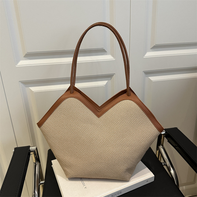 Women's 2025 new style high-end fashion single-shoulder hand-carry crossbody bag for going out to work straw tote bag full figure