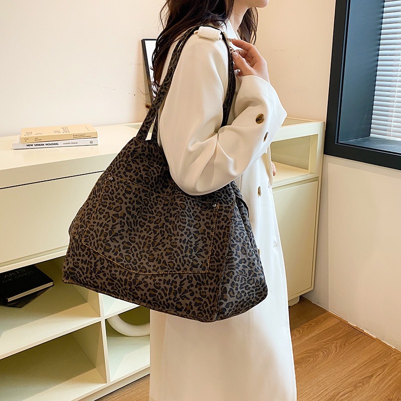 Leopard print canvas large-capacity casual 2024 personalized and fashionable new trend hand-carry commuter single-shoulder tote bag for women details Picture