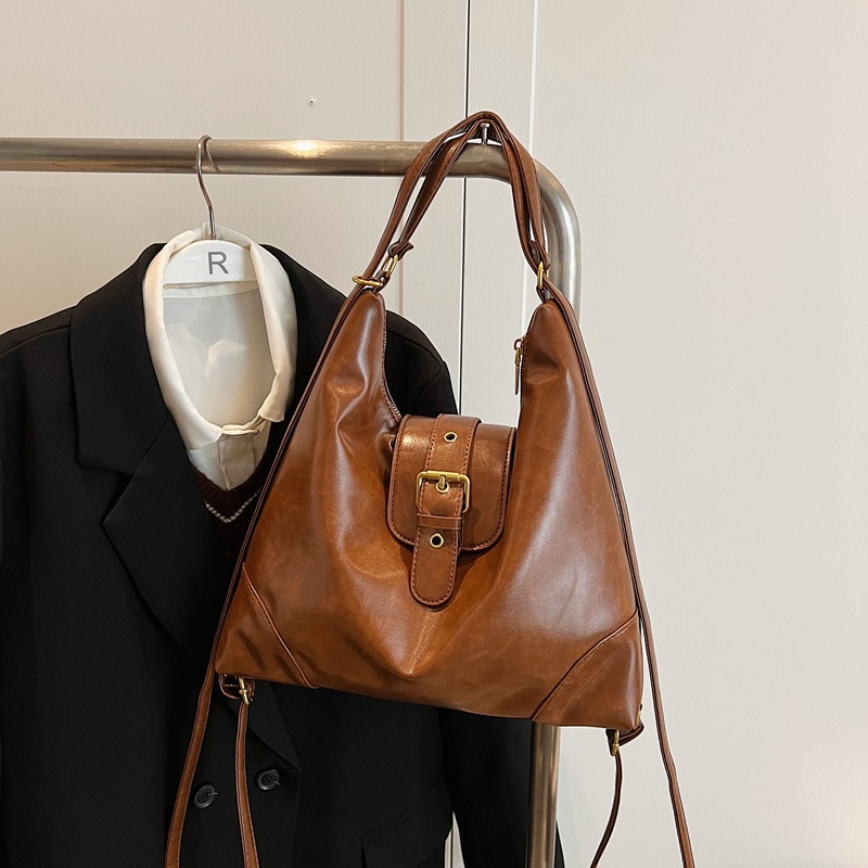 Fashionable and casual underarm bag for women, a new Korean style Instagram trendy and versatile shoulder bag for 2024, a niche and high-end tote bag full figure