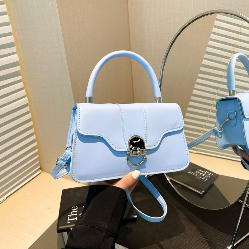 The 2025 new Spring/Summer underarm bag from Maillard, a retro single-shoulder bag with a hardware lock flap, is a commuter crossbody bag for women full figure