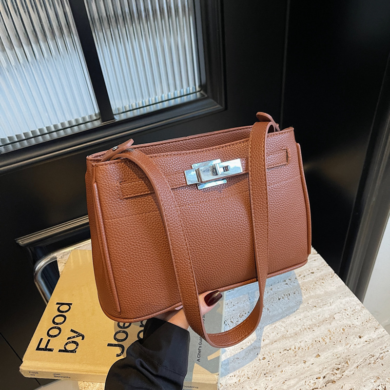 Retro and high-end underarm bag for women, 2024 new stylish matte Kelly bag, niche design, simple single-shoulder women's bag full figure