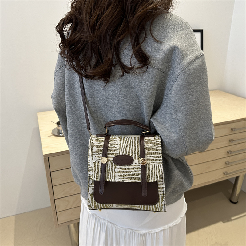 British-style casual backpack for women, new fashion handbag for autumn and winter 2024, suitable for students and commuting, single-shoulder crossbody bag Specification drawing