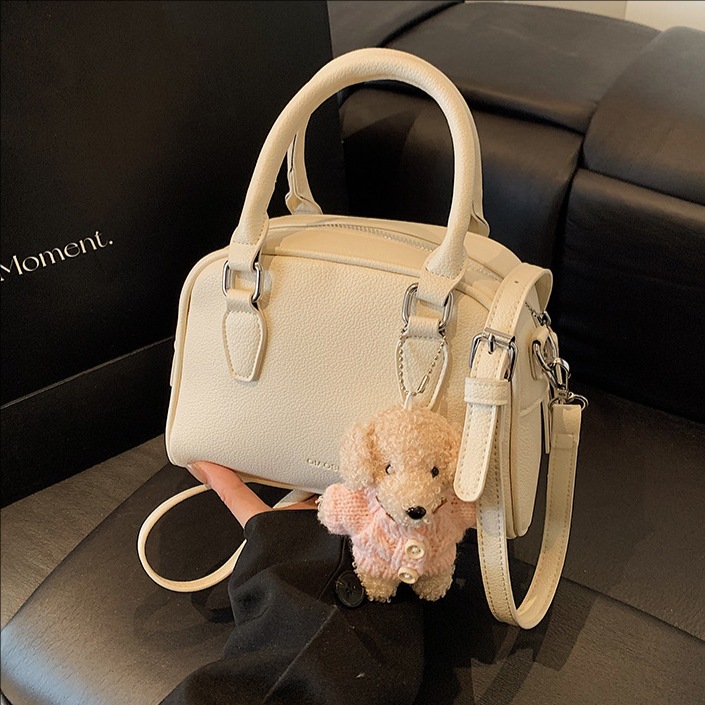 Korean style simple and fashionable hand-held bowling bag for women 2025 new high-end soft leather single-shoulder crossbody bag full figure