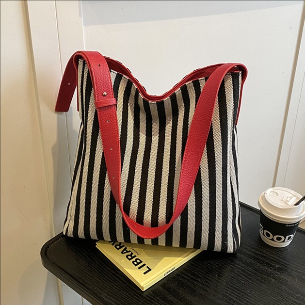 Relaxed striped canvas bucket bag for women 2025 new style, fashionable commuting underarm bag, fashionable large-capacity single-shoulder bag full figure