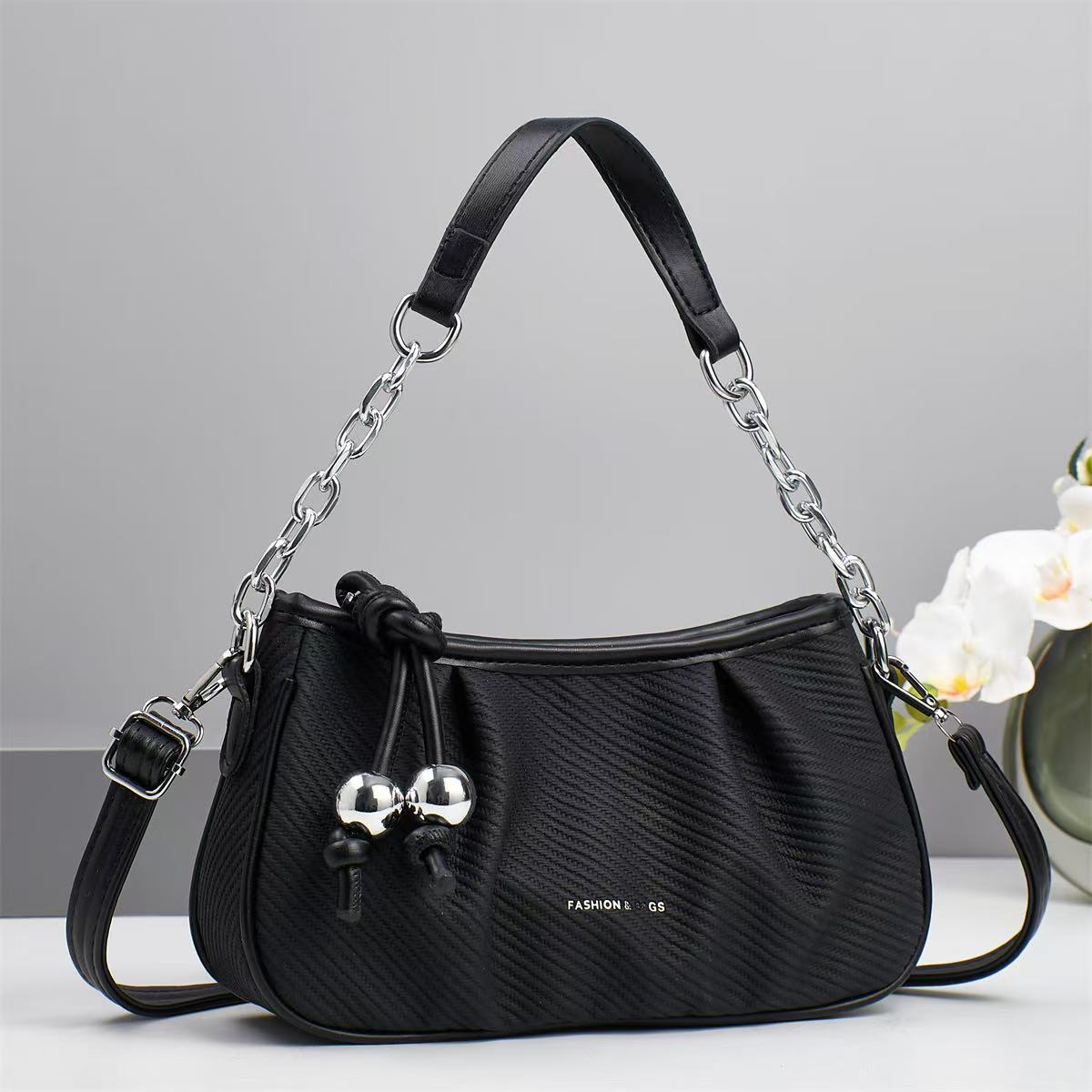New Chinese-style hand-held cloud bag, fashionable underarm bag, high-end and stylish, cross-border trend chain single-shoulder crossbody bag full figure