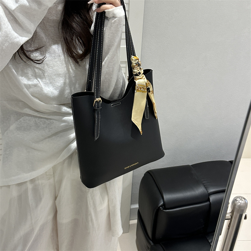 High-end silk scarf handbag 2025 Cross-border new style versatile ins single-shoulder underarm bag Retro commuter tote bag details Picture
