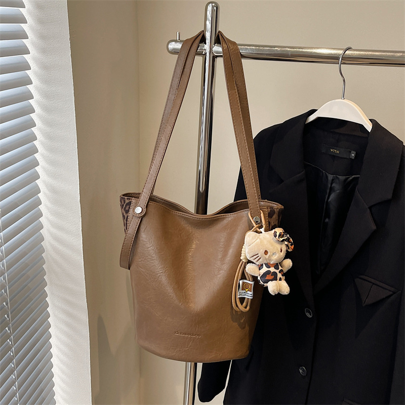Retro and fashionable bucket bag for women, 2024 new model, large capacity, commuting and casual, versatile shoulder bag, high-end underarm bag Specification drawing