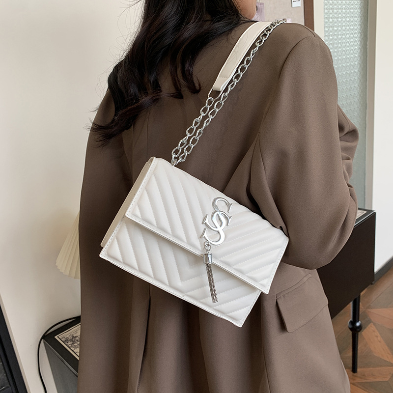French-style retro, stylish and fashionable 2025 summer new simple, casual and elegant crossbody single-shoulder small square bag details Picture