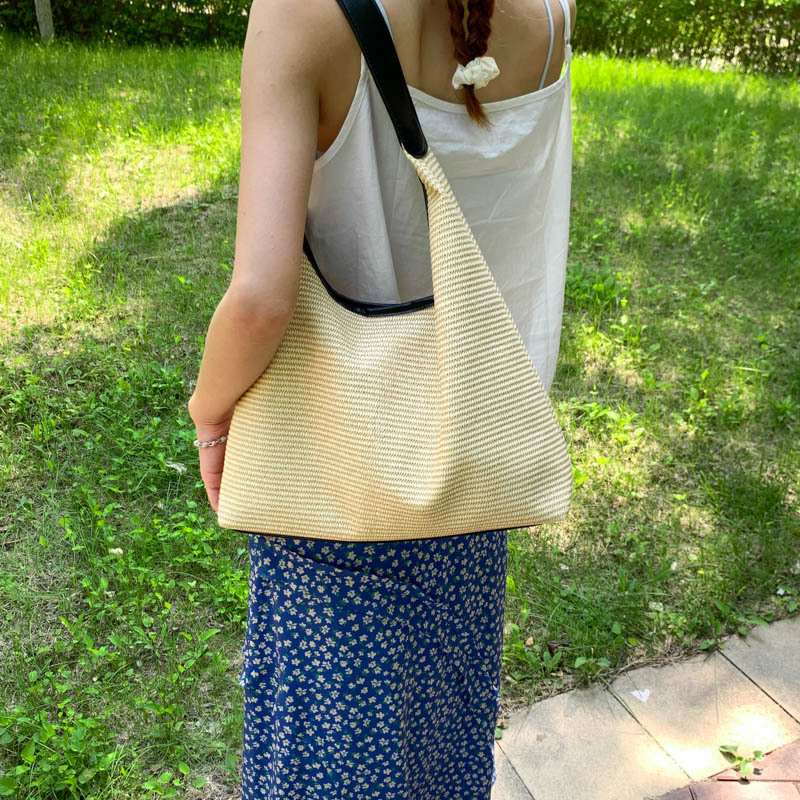 Casual retro large-capacity underarm bag for women 2025 summer new solid-color trendy single-shoulder bag, simple and stylish tote bag details Picture