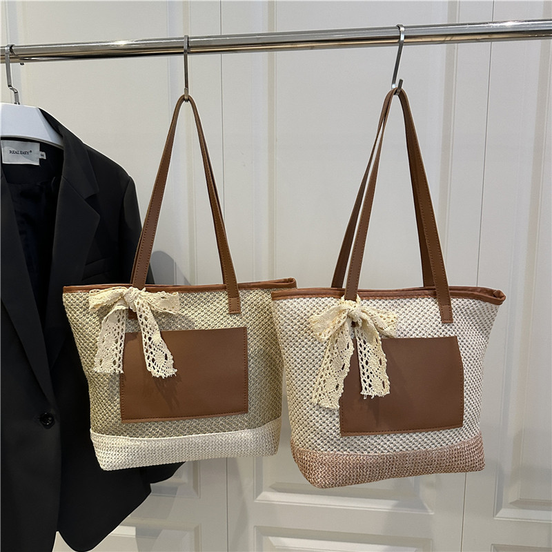 Woven straw bag for women, large capacity 2025 new summer versatile hollowed-out tote bag, beach vacation bag Application Scenario