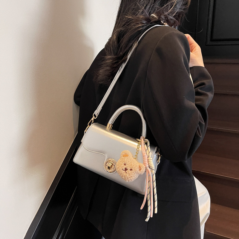 Cross-border high-end fashion hand-held small square bag for women 2025 new retro casual niche design single-shoulder crossbody bag details Picture