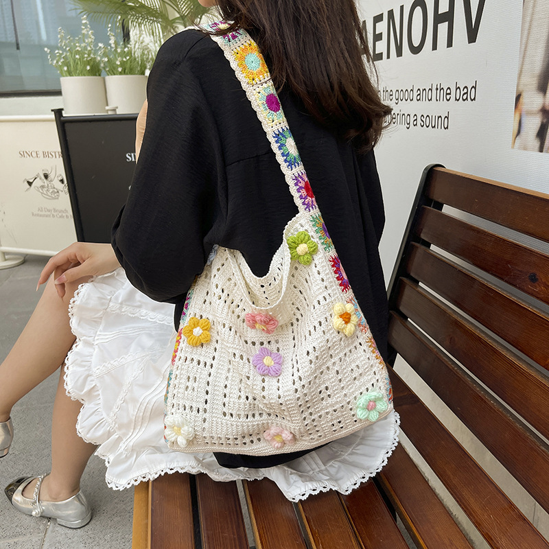 Women's Korean-style fashionable woven bag, Bohemian-style tote bag, hollowed-out small flower single-shoulder bag, trendy crossbody bag details Picture
