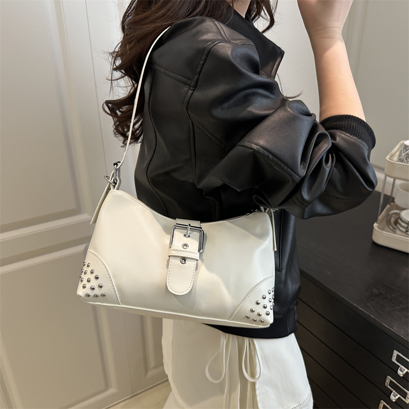 Sweet and cool Girl rivet tote bag for women 2025 New retro underarm bag, large capacity handbag, single-shoulder crossbody bag details Picture