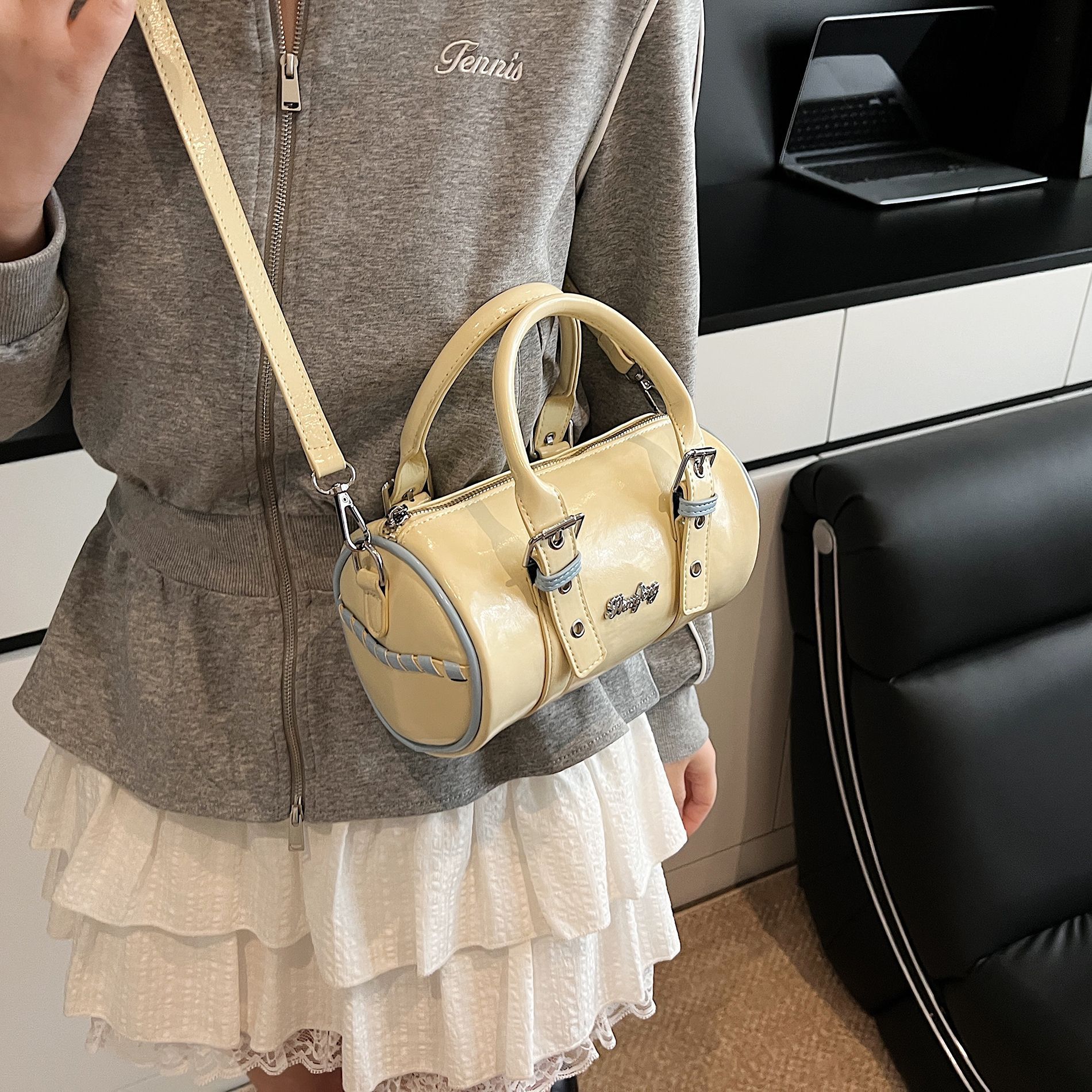 Niche design Boston bag, handbag for women, 2025 new hot Girl motorcycle bag, single-shoulder crossbody bag, cylinder bag Specification drawing