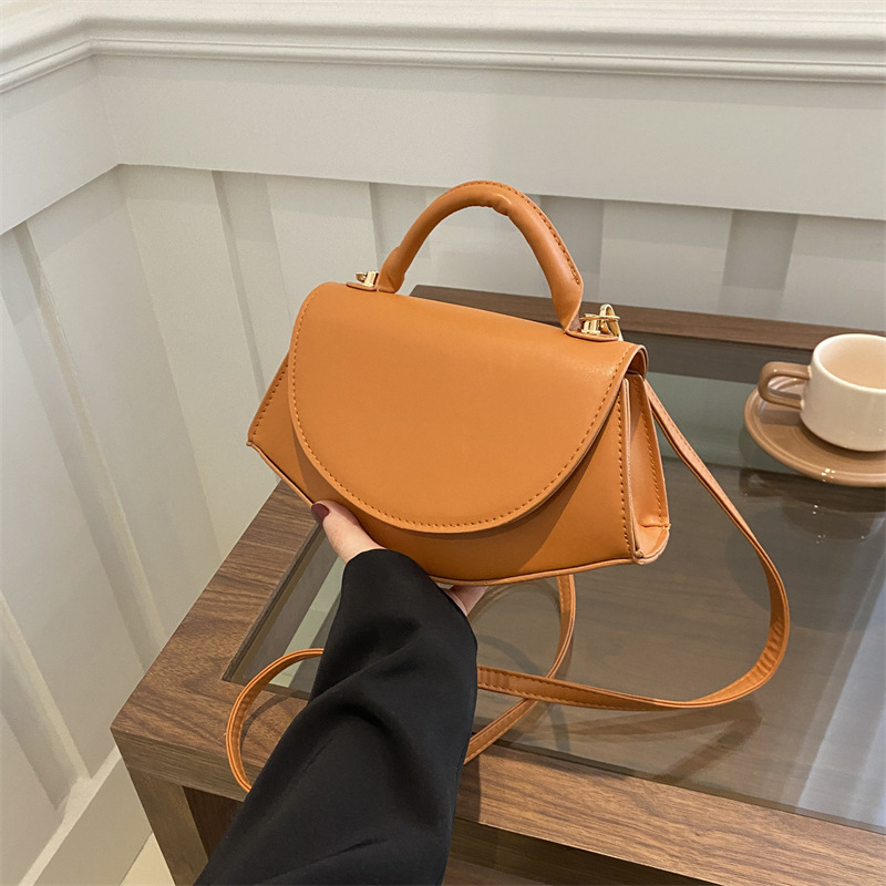 Stylish, stylish, simple and casual single-shoulder bag for Spring/Summer 2024, solid color fashionable hand-held crossbody bag full figure
