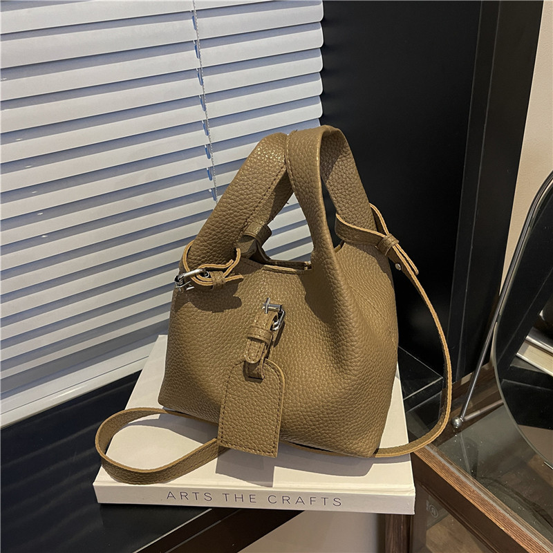 Cross-border retro texture handbag for women 2025 Spring New style, fashionable and simple bucket bag, versatile crossbody bag full figure