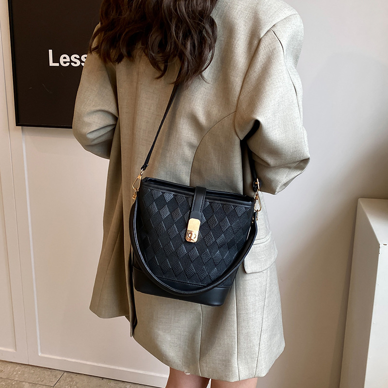 This year, the 2024 new summer versatile single-shoulder crossbody bag with a Korean-style hand-held bucket bag is in fashion details Picture