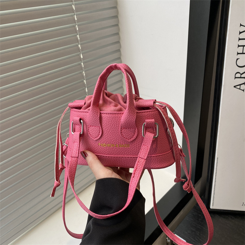 This year's new trendy handbags, a versatile and fashionable pillow bag for women in Spring/Summer 2025, and a mini drawstring single-shoulder crossbody bag full figure