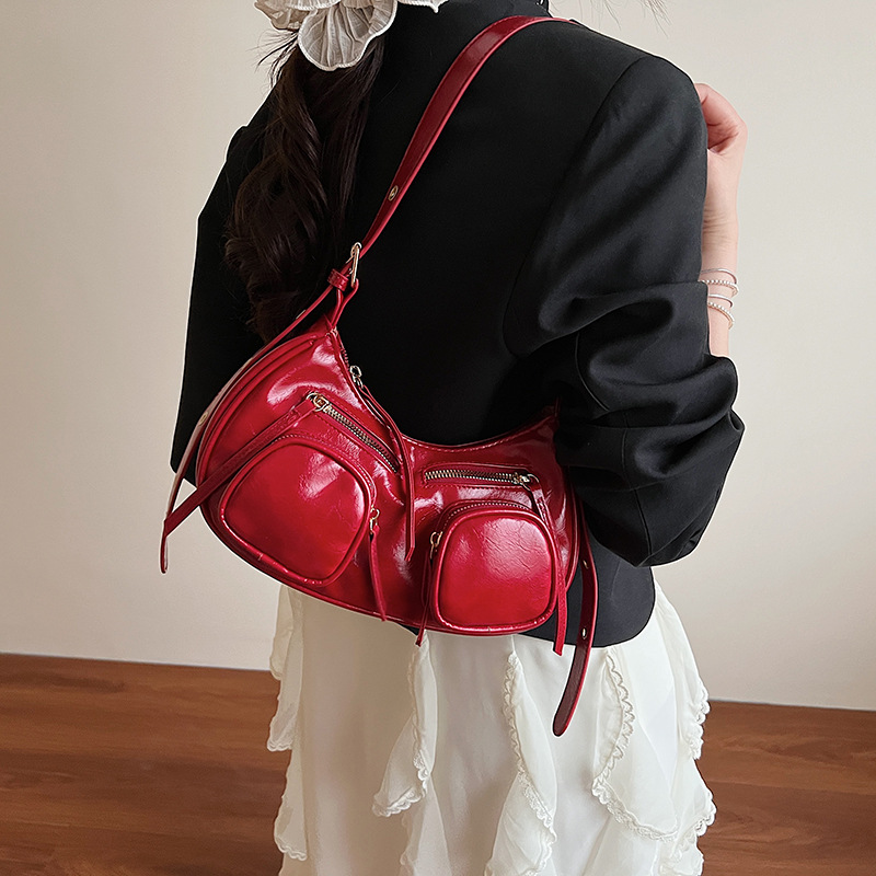 Cross-border retro trend single-shoulder underarm bag for women 2025 new versatile and cool motorcycle bag Punk hot girl crossbody bag details Picture