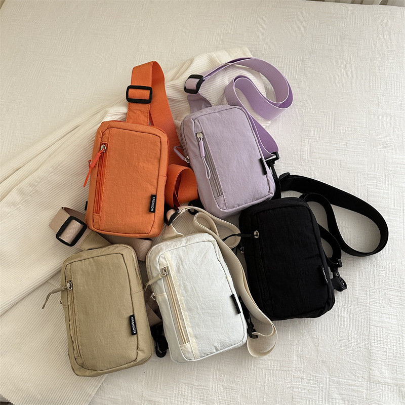 A new cross-border fashionable small backpack for women, a mini, lightweight and simple crossbody bag for sports and running, and a single-shoulder mobile phone bag Application Scenario