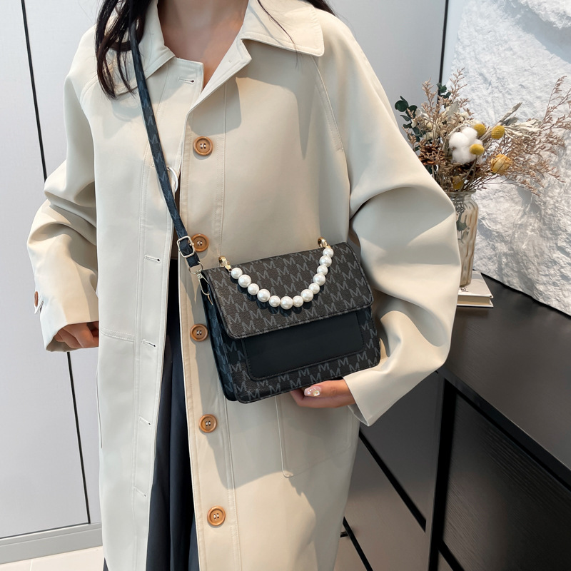 High-end and stylish small bag for women, 2024 new trendy pearl chain single-shoulder bag, versatile and stylish crossbody small square bag Application Scenario